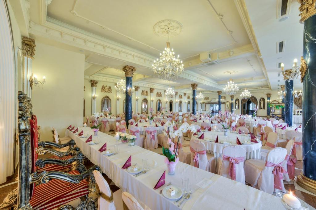 Hotel Krolewski Janów Lubelski Exteriér fotografie