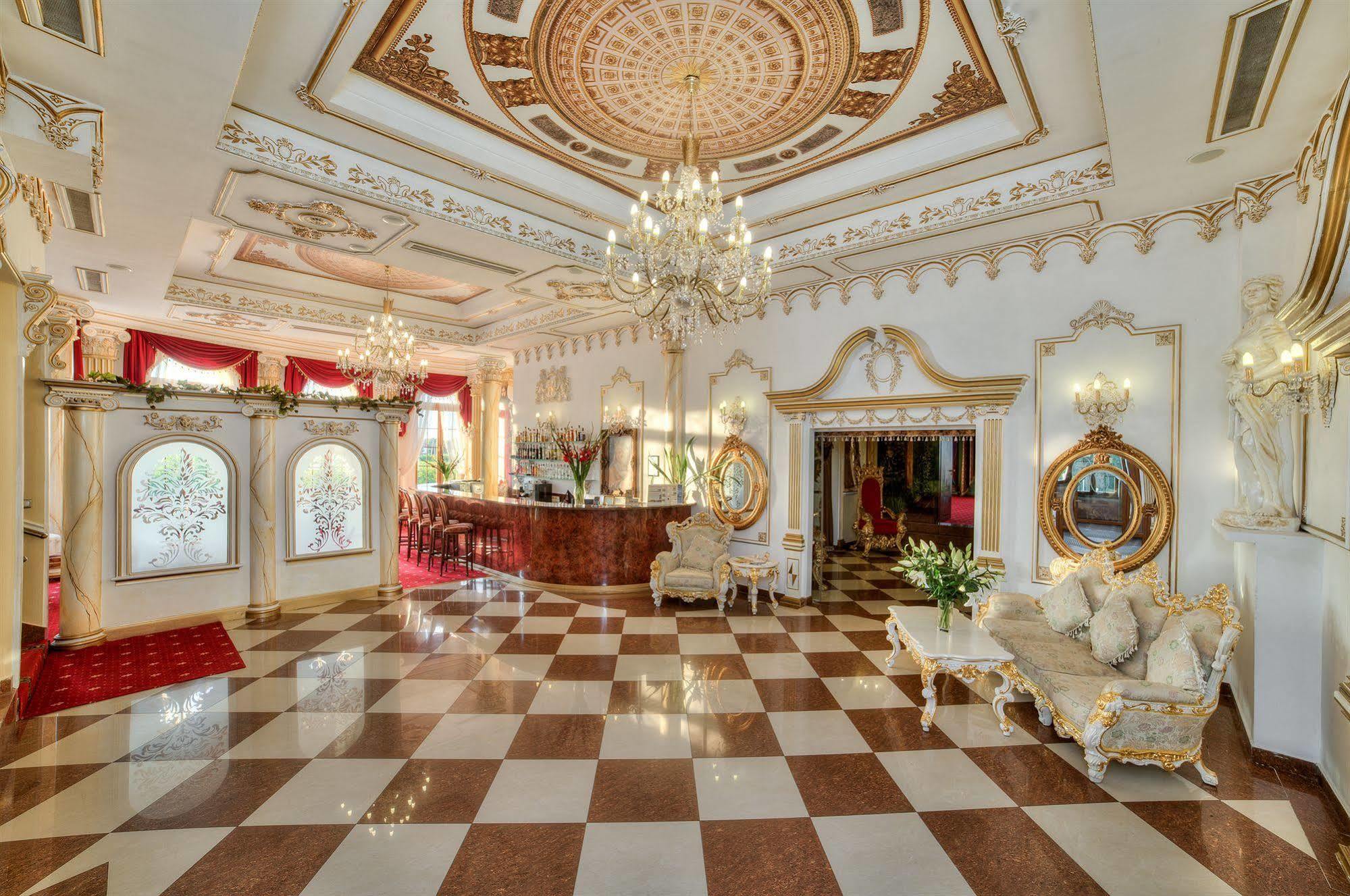 Hotel Krolewski Janów Lubelski Exteriér fotografie